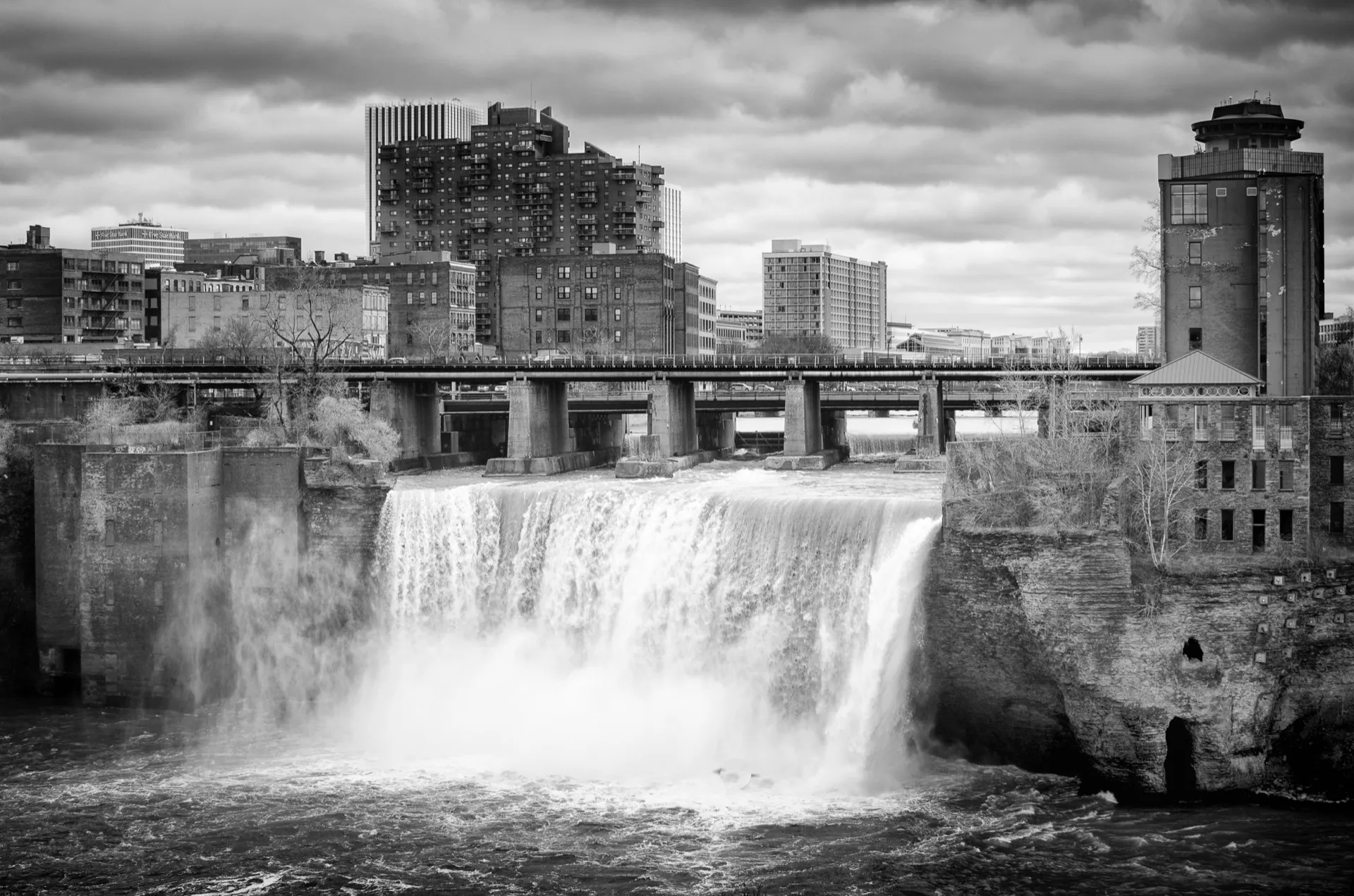 High Falls waterfall and the downtown Rochester, NY skyline